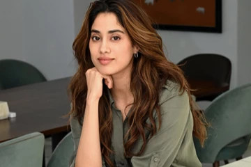 காதலனுடன் நடிகை ஜான்வி கபூர் எங்கு சென்றுள்ளார் பாருங்க.. வைரலாகும் புகைப்படம்