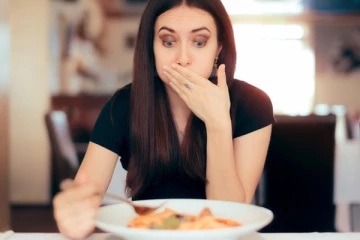 கெட்டுப்போன சூப் வழங்கிய கொழும்பு பிரபல ஹோட்டலுக்கு சிக்கல் !