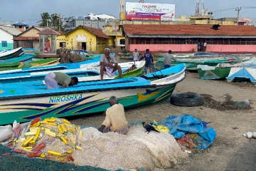 மன்னார் மாவட்ட மீனவர்கள் சீரற்ற காலநிலையினால் தொடர்ச்சியாக பாதிப்பு