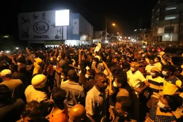 நாட்டில் மக்கள் புரட்சி வெடிக்கும் நிலைமை..! வீதிக்கு இறங்கப் போகும் பெருமளவு மக்கள்