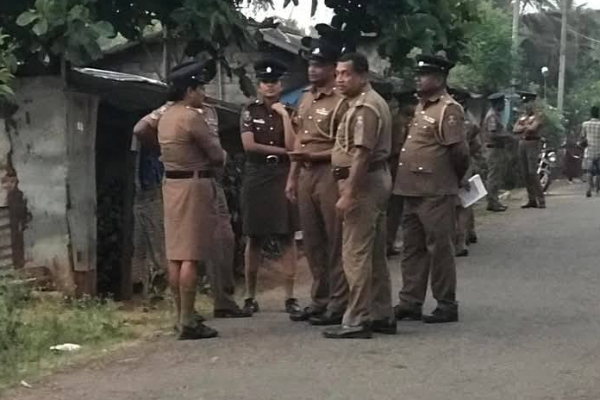 தென்னிலங்கையில் நடந்த பயங்கரம் - குடும்பம் ஒன்றால் கொடூரமாக தாக்கப்பட்ட இளைஞன், தாய் | Boy And Mother Attacked By A Family In Matara