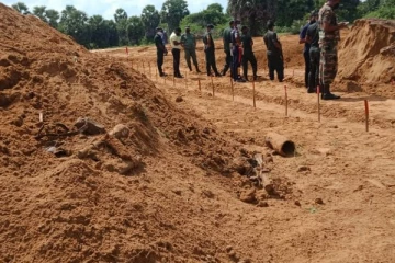 முகமாலையில் மனித எச்சங்கள் கண்டுபிடிப்பு! (Photos)