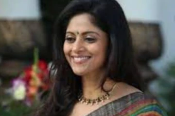 முழு மேக்கப்புடன் நடிகை நதியா கொடுத்த இன்ப அதிர்ச்சி! ஒரே குஷியில் ரசிகர்கள்