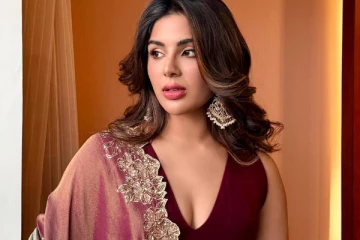 ஹாட் உடையில் சம்யுக்தா மேனன்.. கிளாமர் ஸ்டில்கள்