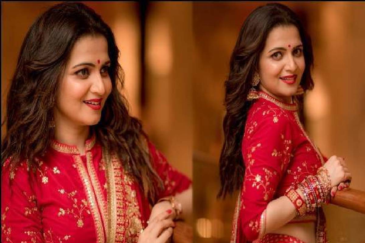 இவருக்கு வயது ஏறவே ஏறாதா? 40 வயதிலும் சுடிதாரில் ரசிகர்களை கிறங்கடிக்கும் தொகுப்பாளினி டிடி! | Ddneelakandan New Look Photos Goes Viral