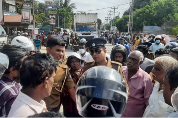 யாழில் முரண்பட்டு வீதிமறியல் போராட்டத்தில் ஈடுபட்ட மக்கள்