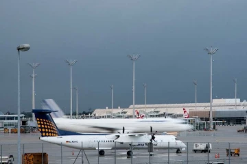 வெளிநாடு செல்ல வேண்டாம் ...! எதிர்க்கட்சியின் நாடாளுமன்ற உறுப்பினர்களிடம் கோரிக்கை