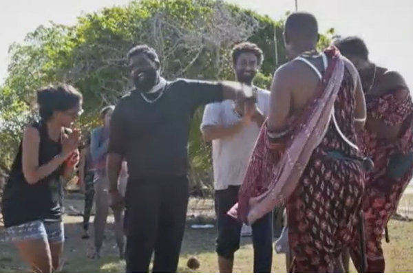 சர்வைவர் நிகழ்ச்சிக்குள் திடீரென்று புகுந்து பரபரப்பை ஏற்படுத்திய நிஜ வேடர்கள்... தமிழ் கற்றுக் கொண்ட அதிசயம்! | Survivor Show Today