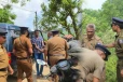 தென்னிலங்கையில் நடந்த பயங்கரம் - இளைஞர்கள் மீது தீ வைப்பு - பிரதேச மக்கள் அடாவடித்தனம்