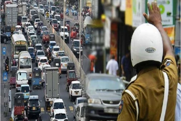 කොළඔ ප්‍රධාන මාර්ගයක් අවහිර වෙයි...
