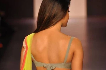 6 வருஷமா வாய்ப்பே இல்ல!! ஒரே படத்துக்கு 30 கோடி சம்பளம் வாங்கிய விஜய் பட நடிகை..