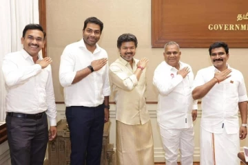 විජේ තමිල්නාඩුව හොලවයි - DMK සහ AIADMK පරදා අතුරු මැතිවරණ දෙකම TVK පක්ෂයට