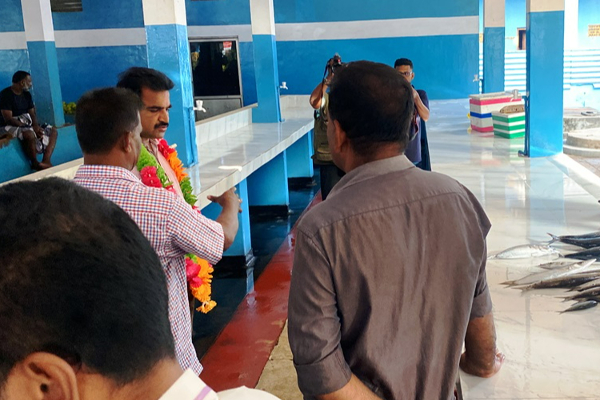 மட்டக்களப்பில் நடைபாதை வியாபாரங்களை கட்டுப்படுத்த நடவடிக்கை (PHOTOS) | Action To Control Pedestrian Traffic In Batticaloa