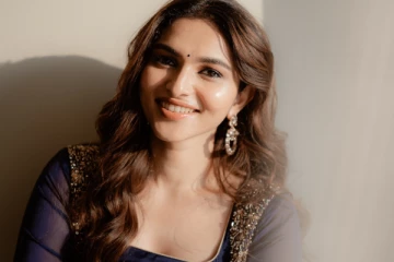 சென்சேஷன் நடிகை கயாடு லோஹர் ட்ரெண்டி போட்டோஷூட்