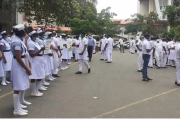 சுகாதார பணியாளர்கள் நாடு தழுவிய ரீதியில் பணிப்புறக்கணிப்பு