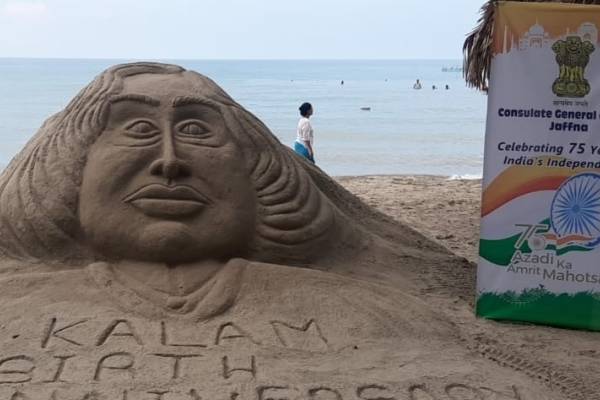 யாழ் கசூரினா கடற்கரையில் இந்திய முன்னாள் ஜனாதிபதி கலாம் மணல் சிற்பம் | Former Indian President Kalam Sculpture Jaffna