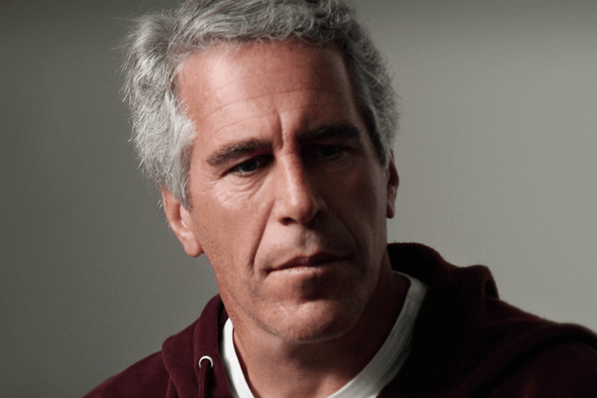 “හලෝ මෙලානියා, කට පියාගෙන ඉන්න.. මොකද මම දන්න හැම දෙයක්ම මම හෙළි කරනවා” - සමාජ මාධ්‍ය කැළඹූ අමන්දා උන්ගාරෝගේ හෙළිදරව්ව | Melania Trump Epstein Statement Sparks Social