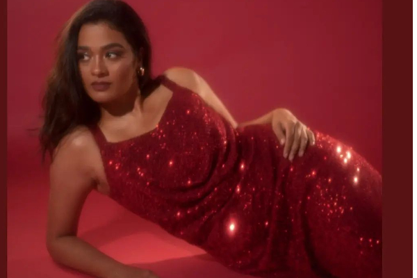 12 வருட சினிமா வாழ்க்கை!! வாய்ப்பில்லாமல் இதுவரை இல்லாத கவர்ச்சிக்கு தாவிய நடிகை காயத்ரி.. | Actress Gayathrie Shankar Latest Glamour Video 12 வருட சினிமா வாழ்க்கை!! வாய்ப்பில்லாமல் இதுவரை இல்லாத கவர்ச்சிக்கு தாவிய நடிகை காயத்ரி.. | Actress Gayathrie Shankar Latest Glamour Video