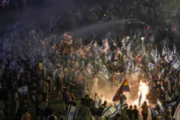 இஸ்ரேலின் பிரதமருக்கு எதிராக தீவிரமடையும் மக்கள் போராட்டம்