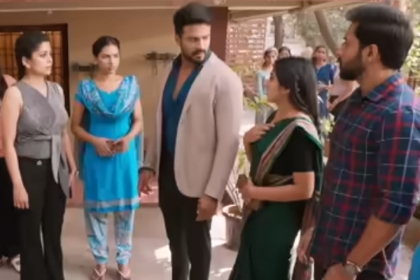 Singappenne: வெளியே வந்த கருணாகரன்... அக்காவிடம் ஆனந்தி வாங்கிய சத்தியம் | Singappenne Mithra Release Karunakaran In Police Singappenne: வெளியே வந்த கருணாகரன்... அக்காவிடம் ஆனந்தி வாங்கிய சத்தியம் | Singappenne Mithra Release Karunakaran In Police