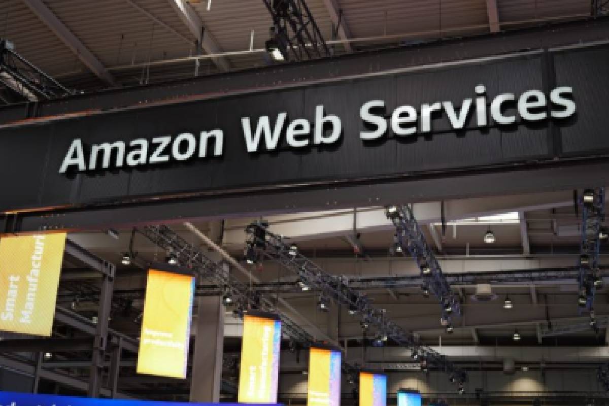 அமேசான் தரவு மையங்கள் மீது ட்ரோன் தாக்குதல்: வங்கி சேவைகள் முடக்கம் - உடனடியாக மாற்றப்படும் தரவு வலயங்கள் | Drone Attack On Amazon Data Centers War Update அமேசான் தரவு மையங்கள் மீது ட்ரோன் தாக்குதல்: வங்கி சேவைகள் முடக்கம் - உடனடியாக மாற்றப்படும் தரவு வலயங்கள் | Drone Attack On Amazon Data Centers War Update