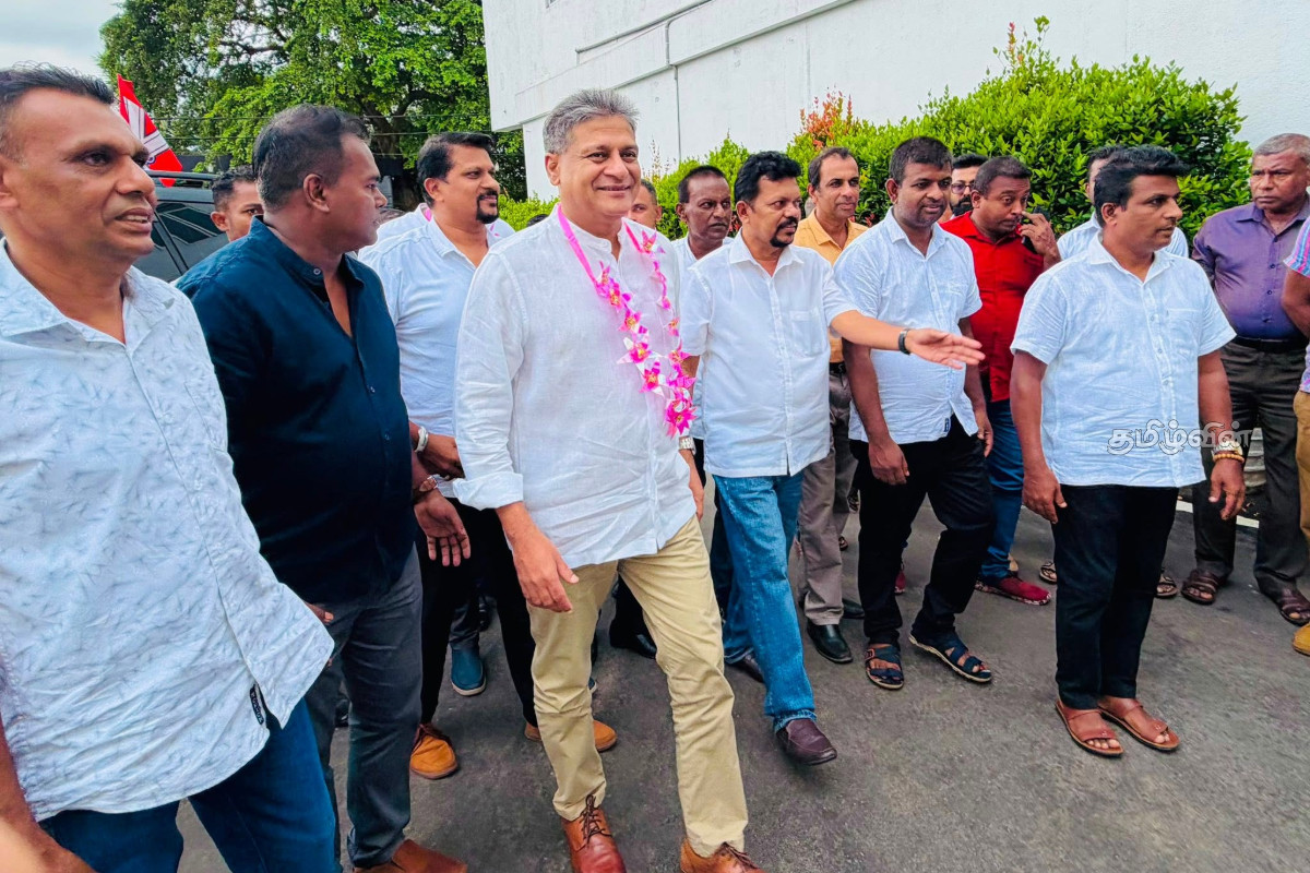 மக்களின் பணத்தைப் பிடுங்கி மக்களுக்கே கொடுக்கும் அரசு – திலித் ஜயவீர எம்.பி. கடும் சாடல் | Government Snatches People Money Dilith Criticize