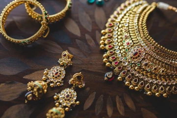 ஏறிய வேகத்தில் அதிரடியாக குறைந்த தங்கம் விலை - எவ்வளவு தெரியுமா?