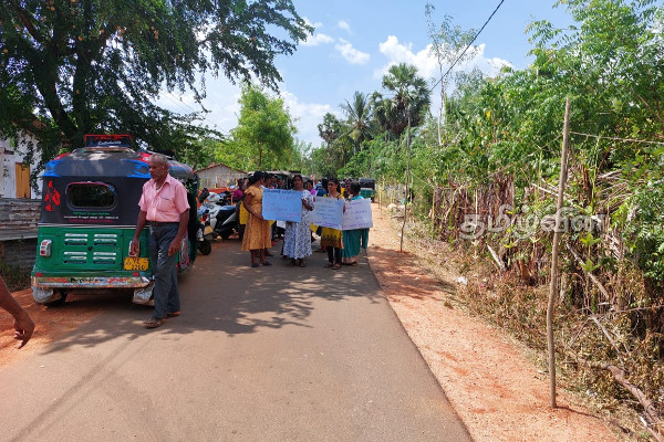 போதைப்பொருள் பாவனையை கட்டுப்படுத்தக்கோரி வவுனியாவில் சடலத்துடன் ஆர்ப்பாட்டம் (PHOTOS) | Demonstration In Vavuniya To Curb Drug Use