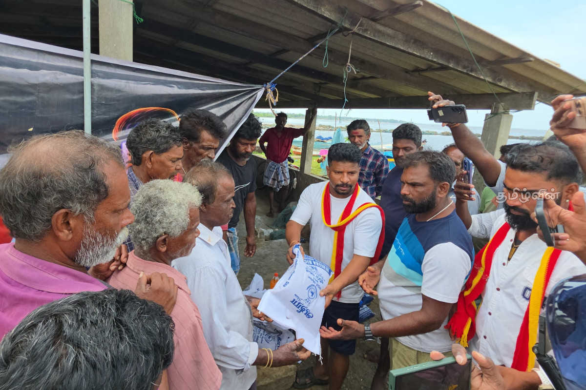 தவெக தலைவர் விஜய்க்கு கேக் வெட்டி கொண்டாட்டம் - மகிழ்ச்சியை வெளிப்படுத்திய இலங்கை மக்கள் | Cake Cutting Celebration For Tvk Vijay In Kinniya