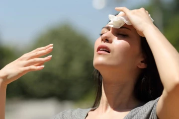 கொளுத்தும் வெயில்; உயிருக்கே ஆபத்தாகும் ஹீட் ஸ்ட்ரோக் - எப்படி தற்காத்து கொள்வது?