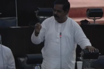 இலங்கை வரும் புலம்பெயர் தமிழ் முதலீட்டாளர்களுக்கு முத்திரை குத்த வேண்டாம்! சபையில் சிறிதரன் சீற்றம் (காணொளி)