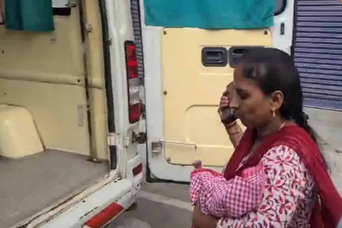 சாலையில் நடந்து சென்ற பெண்ணுக்கு திடீர் பிரசவ வலி: அடுத்து நடந்த ஆச்சரியம் | Pregnant Woman Deliver A Baby In Road