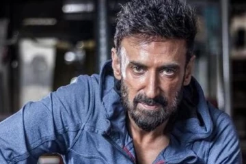 வேதாளம் பட வில்லன் நடிகரா இது.. ஆளே அடையாளம் தெரியாமல் மாறிட்டாரே