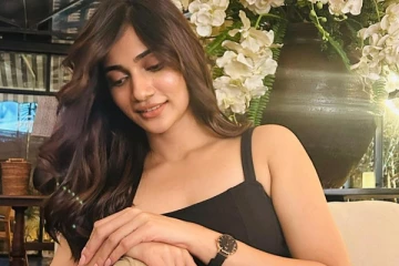 லாஸ்லியாவா இது.. ட்ரெண்டி உடையில் எப்படி இருக்கிறார் பாருங்க