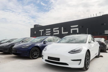 14,684 டெஸ்லாக்களை  மீளப்பெற்ற நிறுவனம்! காரணம் இதுதான்