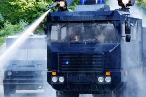 மாணவர்கள் மீது நீர்த்தாரை பிரயோகம்! | Police Used Water Cannon On Students