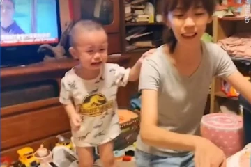 என் டெடி பியரை வெட்டுறாங்களே..! பிறந்த நாளன்று கதறி அழுத சிறுவன்!