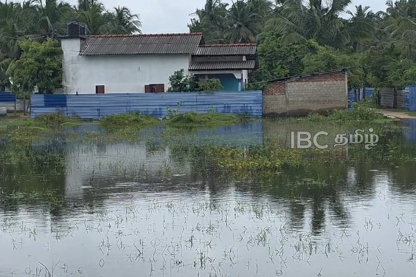 கனமழையால் மூழ்கிய வீதி - சிரமத்தில் மத்தியில் பாடசாலை சென்ற மாணவர்கள் | Today Weather Report Tamil Dept Of Meteorology கனமழையால் மூழ்கிய வீதி - சிரமத்தில் மத்தியில் பாடசாலை சென்ற மாணவர்கள் | Today Weather Report Tamil Dept Of Meteorology