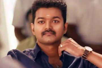 தனது தங்கை, அப்பா, அம்மாவுடன் சிறு வயதில் தளபதி விஜய் - அழகிய குடும்பம்