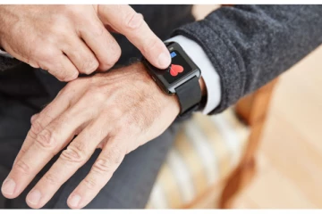 ஒருவருக்கு கொரோனா இருக்கிறதா என்பதை கண்டுபிடித்துச் சொல்லும் கைக்கடிகாரம்: பிரித்தானியா ஆய்வாளர்களின் வித்தியாச முயற்சி