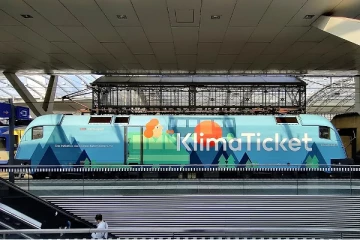 பச்சை குத்தினால் பயணம் இலவசம்! எந்த நாட்டில் தெரியுமா?