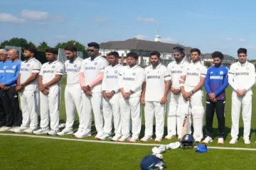 அகமதாபாத் விமான விபத்து: இந்திய கிரிக்கெட் வீரர்கள் மௌன அஞ்சலி!