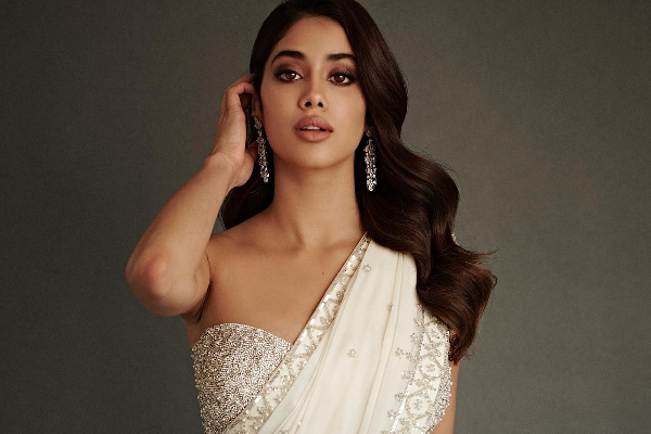 புது வீடு வாங்கிய ஜான்வி கபூர்.. விலையை கேட்டால் தலையே சுற்றும் | Janhvi Kapoor Buys New Duplex House Mumbai