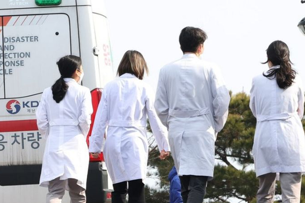 கொரிய மருத்துவர்கள் சங்கத்தின் அலுவலகங்கள் முற்றுகை! | South Korean Medical Association Are Under Siege