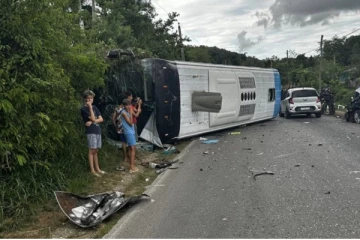 கியூபாவில், கனடிய சுற்றுலா பயணிகள் சென்ற பஸ் விபத்து