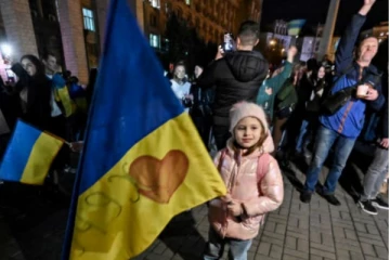 வெளியேறிய ரஷ்யா; மகிழ்ச்சிக்கொண்டாட்டத்தில் உக்ரைன் மக்கள்