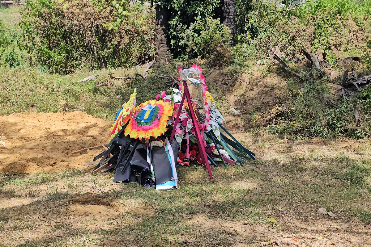 யாழ்ப்பாணத்தில் கொலை செய்யப்பட்ட விரிவுரையாளரின் சடலம் அடக்கம்! | Body Of The Murdered Lecturer In Jaffna Is Buried