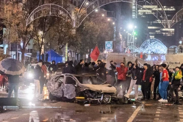 உலகக் கோப்பை கால்பந்து போட்டியில் வெற்றியை கொண்டாடிய ரசிகர்களால் வெடித்த கலவரம்!