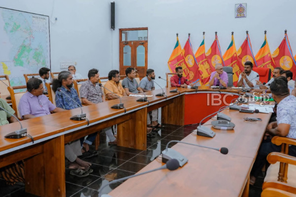 திருகோணமலை சந்தை வியாபாரிகளின் பிரச்சினை : ஆளுநர் தலைமையில் கலந்துரையாடல்! | Governor Discussion On Trincomalee Market Traders