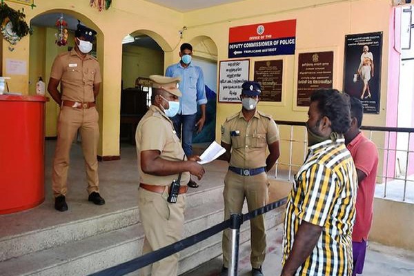 ஜேர்மனியில் இருந்து வந்த குறுந்தகவல் - பல இலட்சத்தை இழந்து நிற்கும் தமிழ் இளைஞன் | Sms From Germany Tamil Youth Loses Several Lakhs